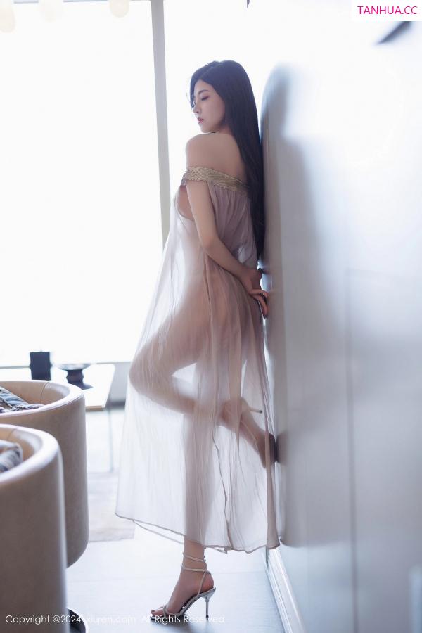   [XiuRen]高清写真图 2024.11.11 No.9426 初梦瑶 美腿性感第33张图片